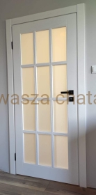 DRZWI DREWNIANE SOSNOWE W52 (FAZOWANA SZYBA NA ZDJĘCIU )  (1)